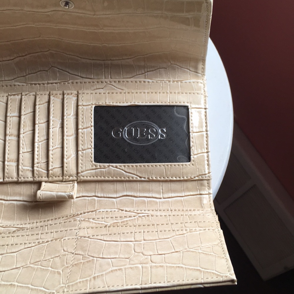 GUESS WALLET - Picture 2 of 3